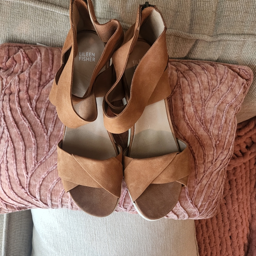 Eileen Fisher Women's Tan Sandals - Picture 2 of 10